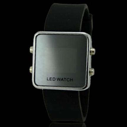 Montre LED pas cher avec bracelet silicone noir