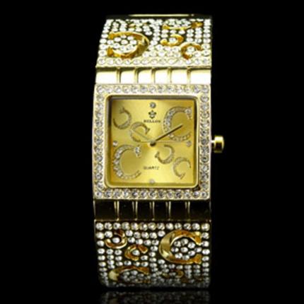 Montre femme dorée en métal avec bracelet large pour gros poignet